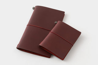 TRAVELER'S COMPANY - TRAVELER'S notebook Passport Size (Love And Trip Red) - KOHEZI