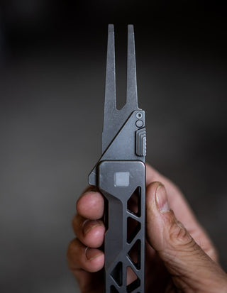 Exceed Designs - TiRant ULTRA HotSwap™ 1.5MM Premium Titanium Golf Divot Tool (Jet - Black PVD 6AL - 4V Titanium) - KOHEZI